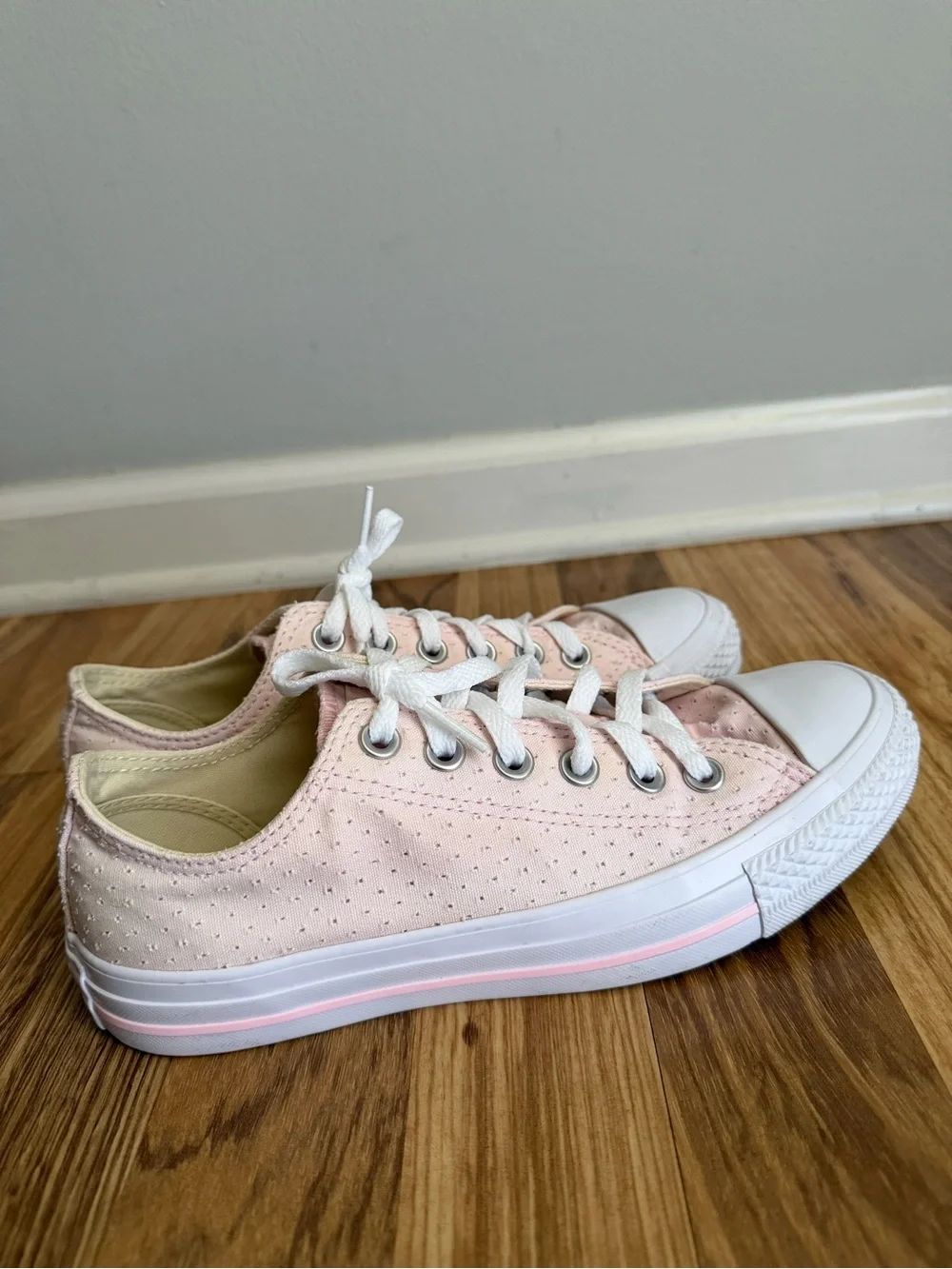 Size 7 - Converse Chuck Taylor All Star Low Cherry Blossom Women’s